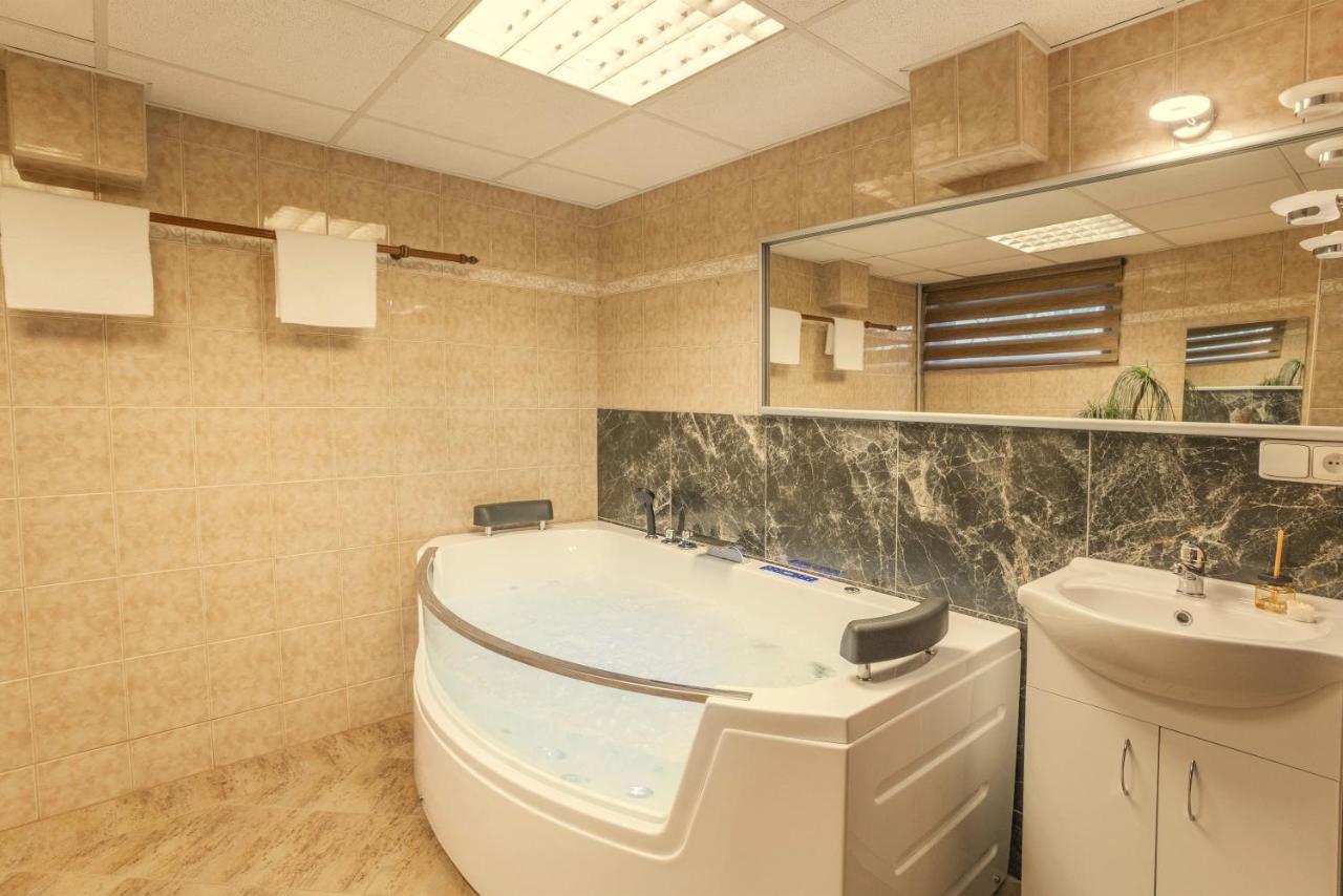 Wellness Studio! Finnish Sauna, Whirlpool, Gym & More! Prága Kültér fotó